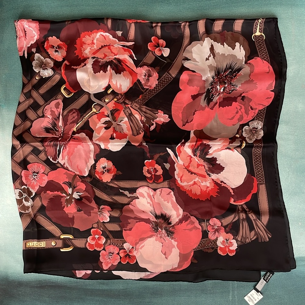 Authentic Gucci Floral Silk Scarf NWT 52 x 52 - Picture 10 of 10